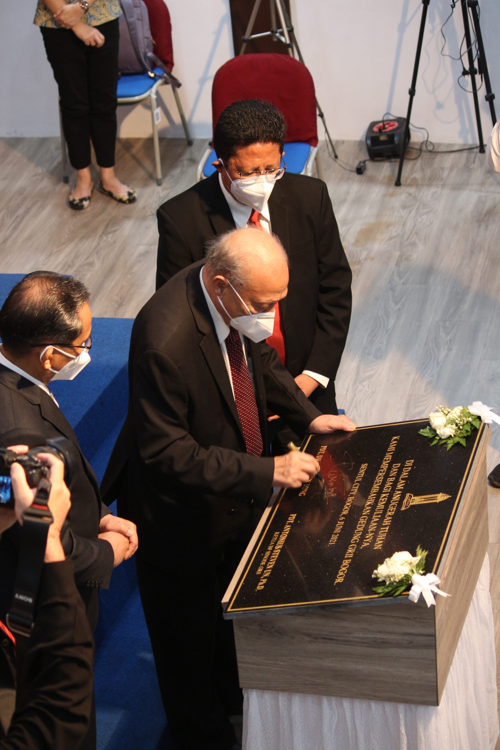 Penandatanganan Prasasti GRII Bogor oleh Pdt Dr. Stephen Tong